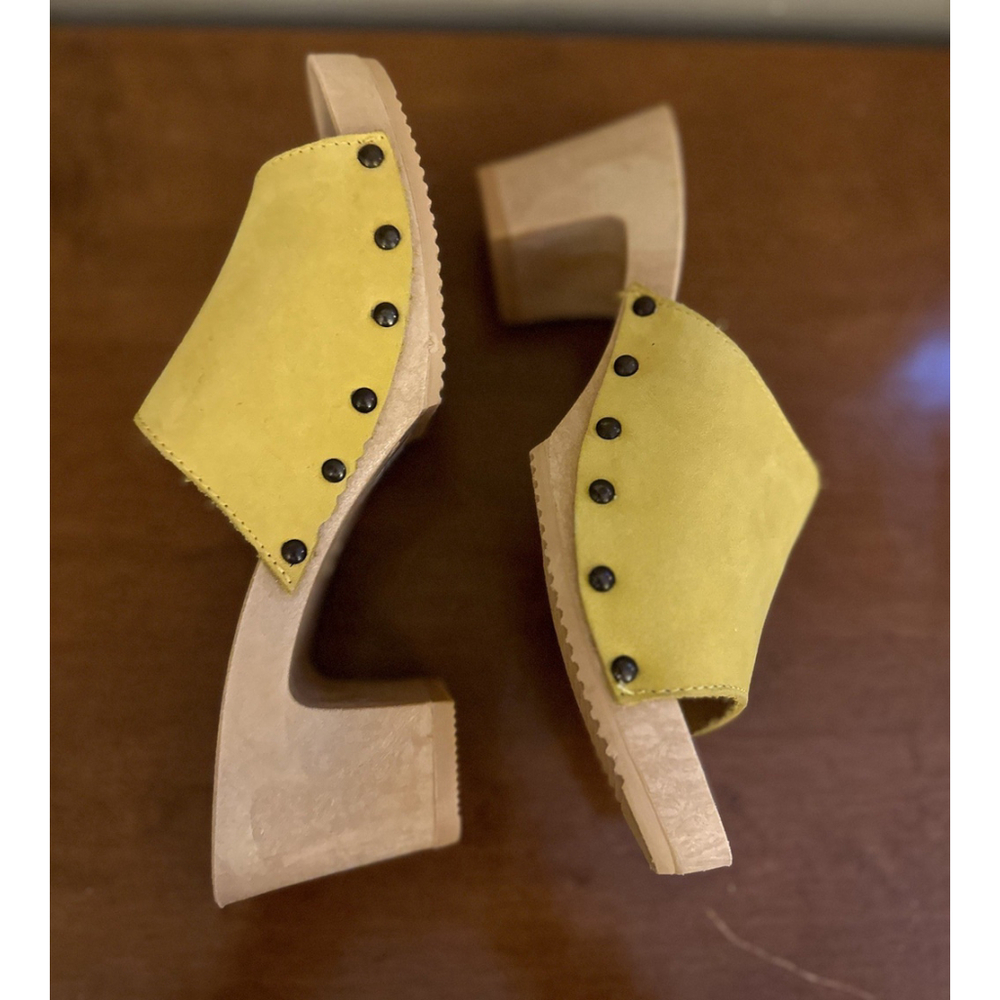 NWOB Vintage 90s Y2K Bongo Rivet Clogs Heels Italian Yellow Leather 8 US 39 EU
